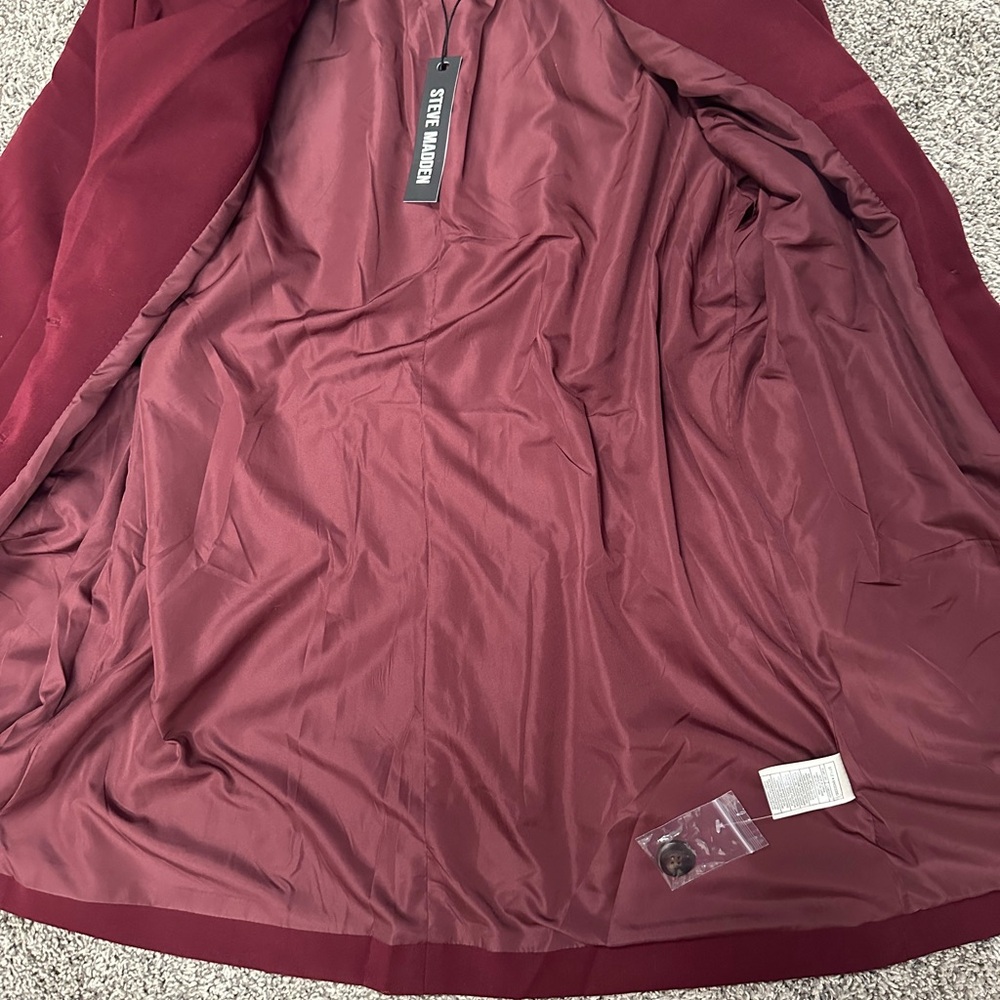 Steve Madden Burgundy Blazer with Notched Lapels and Fitted Silhouette - Picture 15 of 15